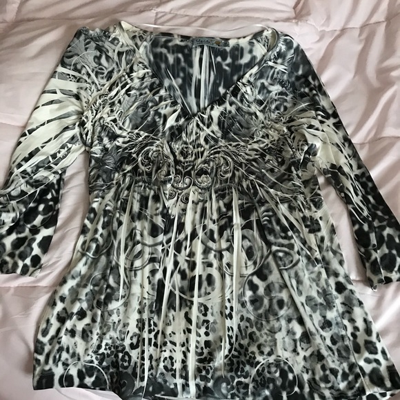 Unity World Wear Tops - Monochrome Unity World Wear V Neck Blouse